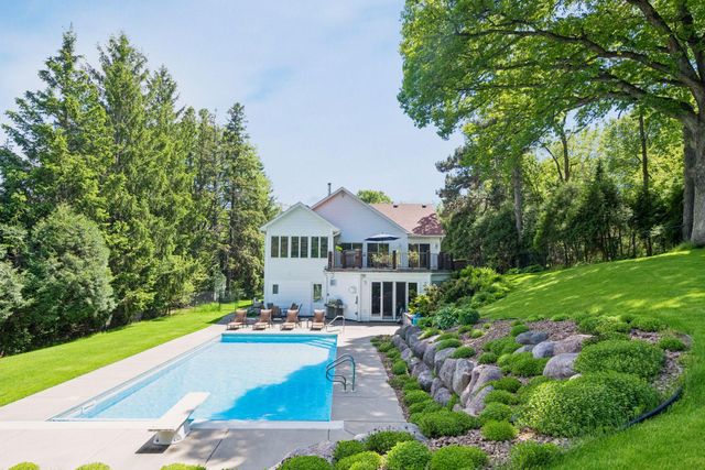 13920 Mcginty Road E, Minnetonka, MN 55305