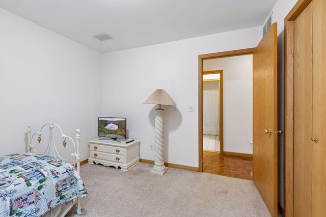 13920 Mcginty Road E, Minnetonka, MN 55305
