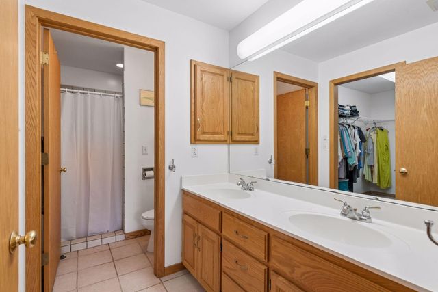 13920 Mcginty Road E, Minnetonka, MN 55305