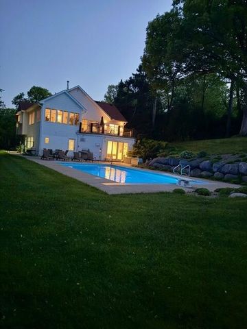 13920 Mcginty Road E, Minnetonka, MN 55305
