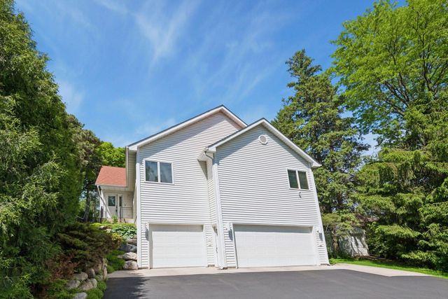 13920 Mcginty Road E, Minnetonka, MN 55305