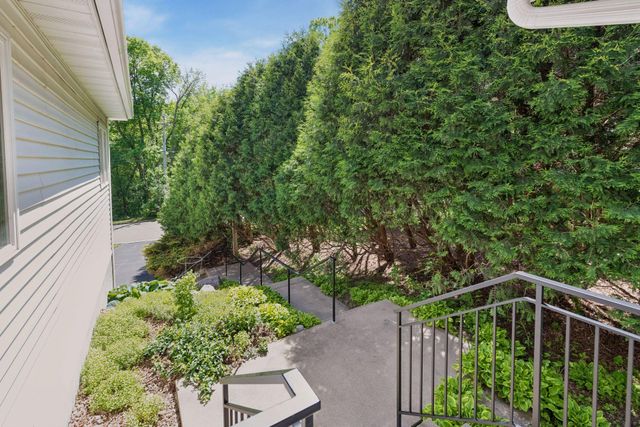 13920 Mcginty Road E, Minnetonka, MN 55305