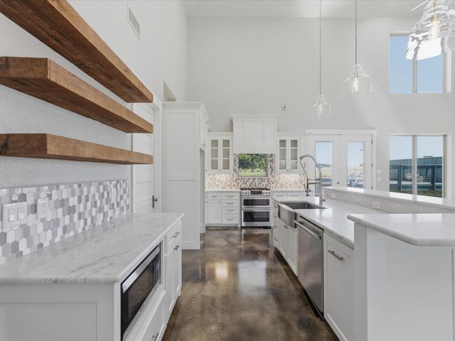 1184 County Road 1785, Sunset, TX 76270
