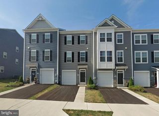 125 UNION RIDGE DR, Charles Town, WV 25414