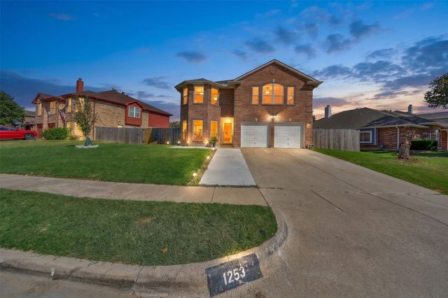 1253 Topeka Drive, Saginaw, TX 76131