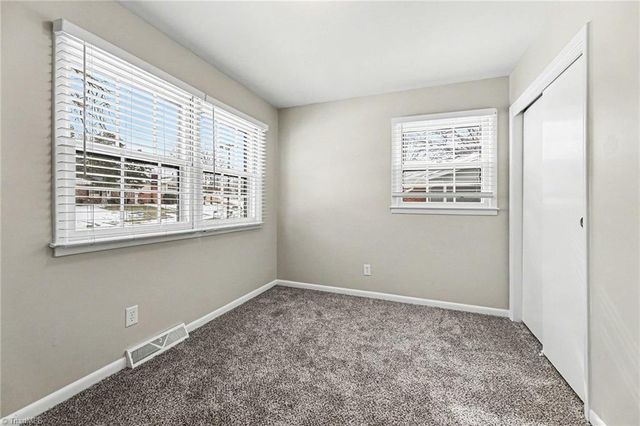 224 Foxcroft Drive, Winston-salem, NC 27103