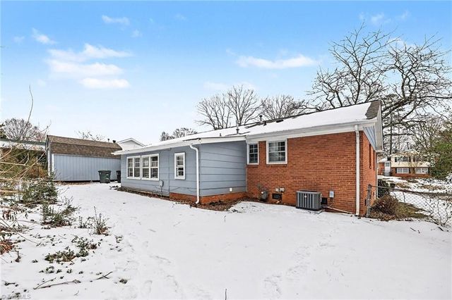 224 Foxcroft Drive, Winston-salem, NC 27103