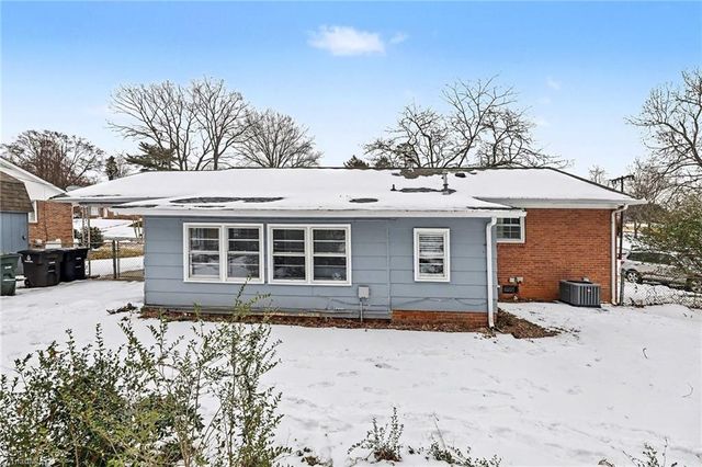 224 Foxcroft Drive, Winston-salem, NC 27103