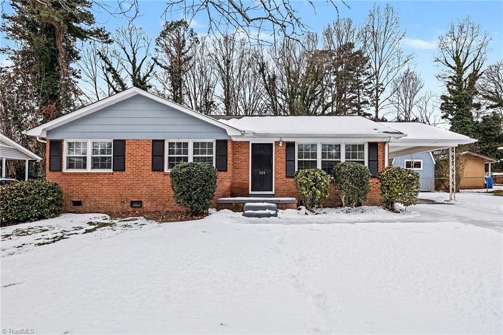 224 Foxcroft Drive, Winston-salem, NC 27103
