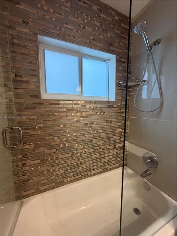 7008 NW 95th Ter, Tamarac, FL 33321