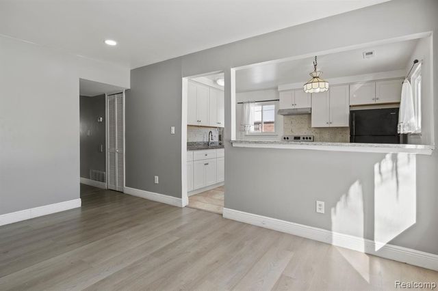 4902 Fleming Street, Dearborn Heights, MI 48125