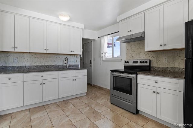 4902 Fleming Street, Dearborn Heights, MI 48125