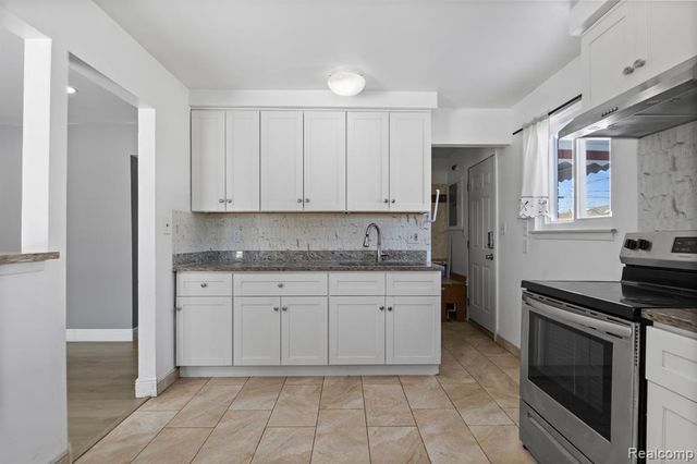 4902 Fleming Street, Dearborn Heights, MI 48125