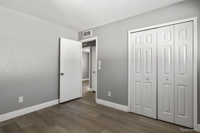 4902 Fleming Street, Dearborn Heights, MI 48125