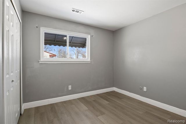 4902 Fleming Street, Dearborn Heights, MI 48125