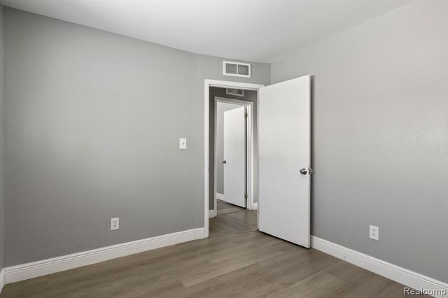 4902 Fleming Street, Dearborn Heights, MI 48125