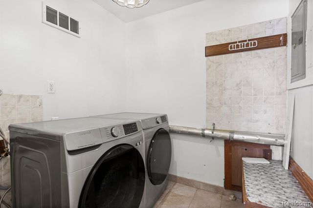 4902 Fleming Street, Dearborn Heights, MI 48125