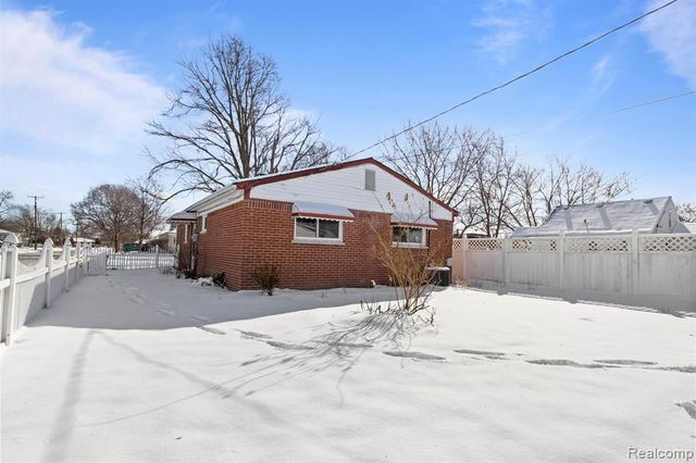 4902 Fleming Street, Dearborn Heights, MI 48125