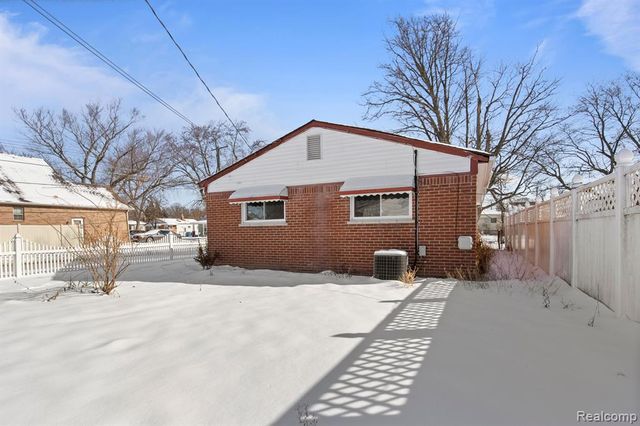 4902 Fleming Street, Dearborn Heights, MI 48125