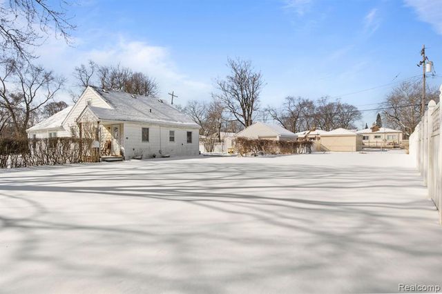 4902 Fleming Street, Dearborn Heights, MI 48125