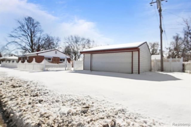 4902 Fleming Street, Dearborn Heights, MI 48125