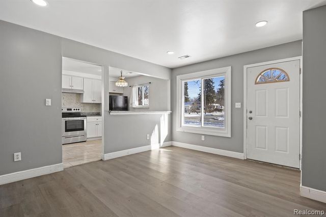 4902 Fleming Street, Dearborn Heights, MI 48125