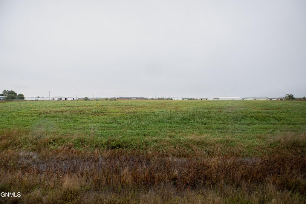 1351 Saber Loop, Bismarck, ND 58504 photo 23