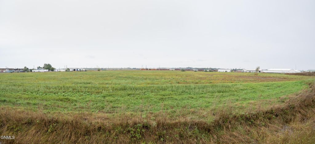 1351 Saber Loop, Bismarck, ND 58504 photo 9