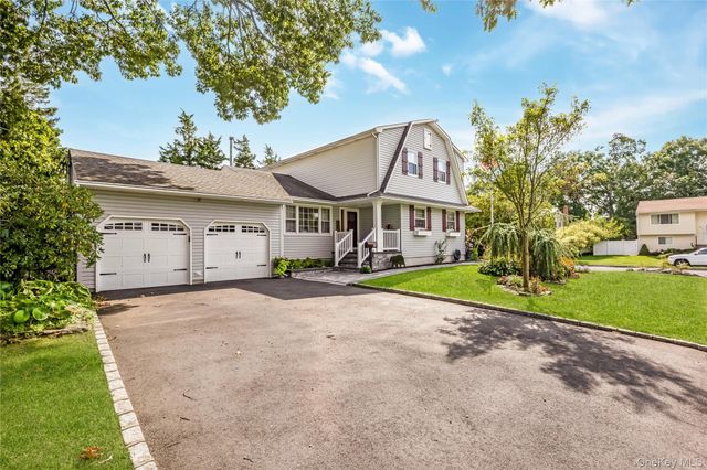 60 Jaycox Avenue, Islip, NY 11751