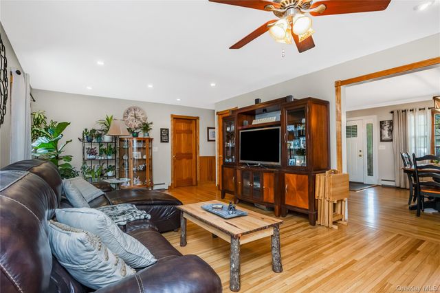 60 Jaycox Avenue, Islip, NY 11751
