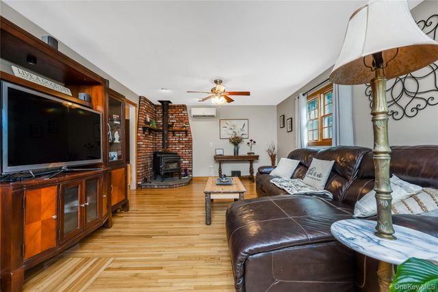 60 Jaycox Avenue, Islip, NY 11751