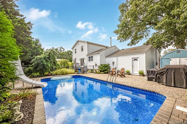 60 Jaycox Avenue, Islip, NY 11751