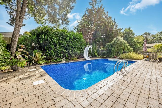 60 Jaycox Avenue, Islip, NY 11751