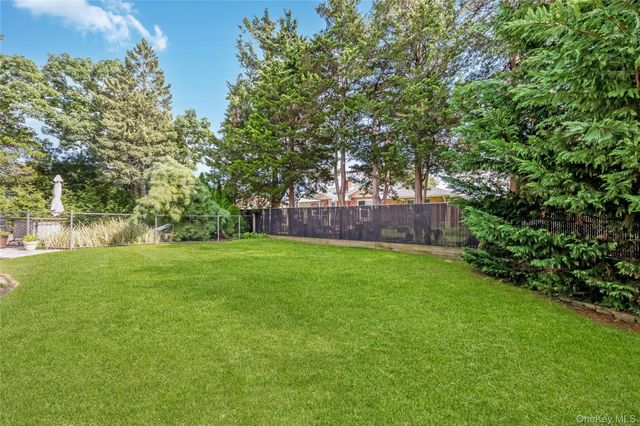 60 Jaycox Avenue, Islip, NY 11751