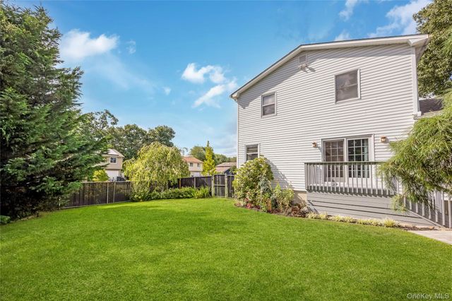 60 Jaycox Avenue, Islip, NY 11751