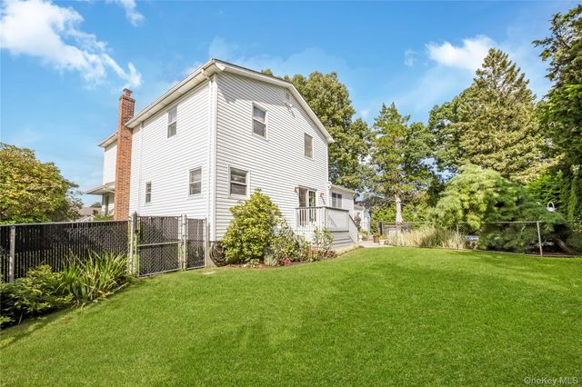 60 Jaycox Avenue, Islip, NY 11751