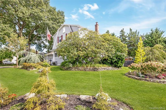60 Jaycox Avenue, Islip, NY 11751