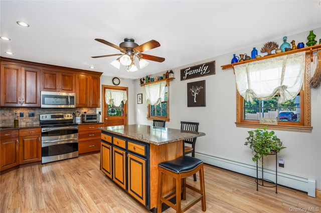 60 Jaycox Avenue, Islip, NY 11751