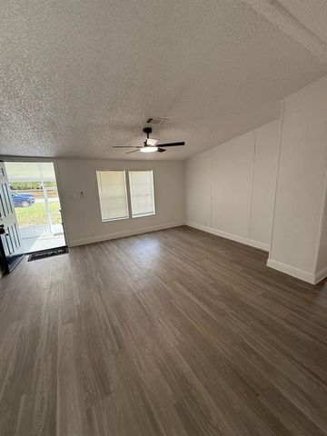 4394 N RAMBLEWOOD N, Mulberry, FL 33860