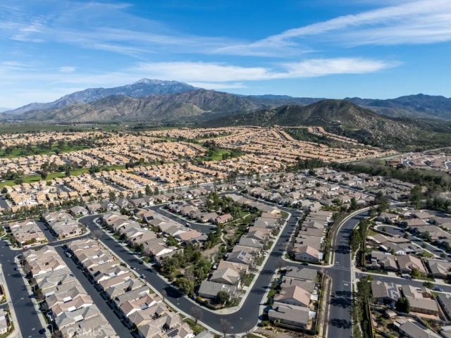 1563 quiet creek, Beaumont, CA 92223