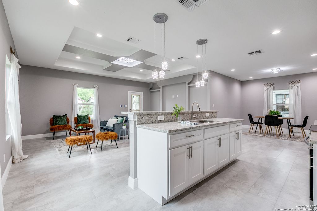 1018 Vermont St, San Antonio, TX 78211