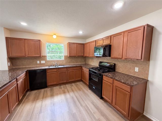 939 Staffordale Manor Lane, Houston, TX 77047