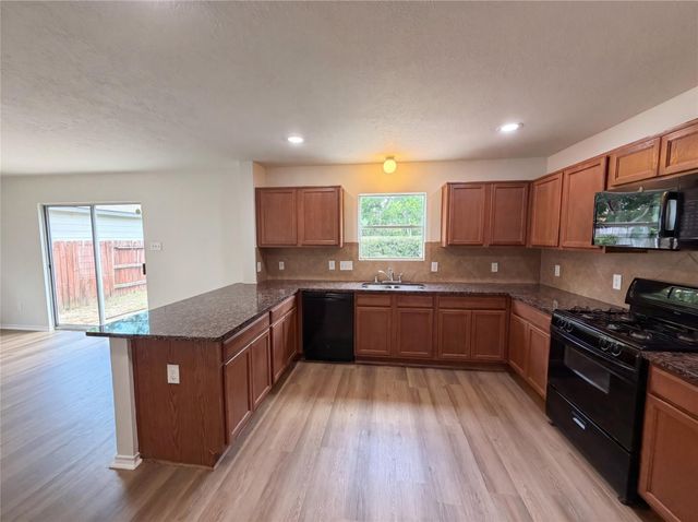 939 Staffordale Manor Lane, Houston, TX 77047