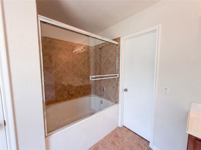 939 Staffordale Manor Lane, Houston, TX 77047