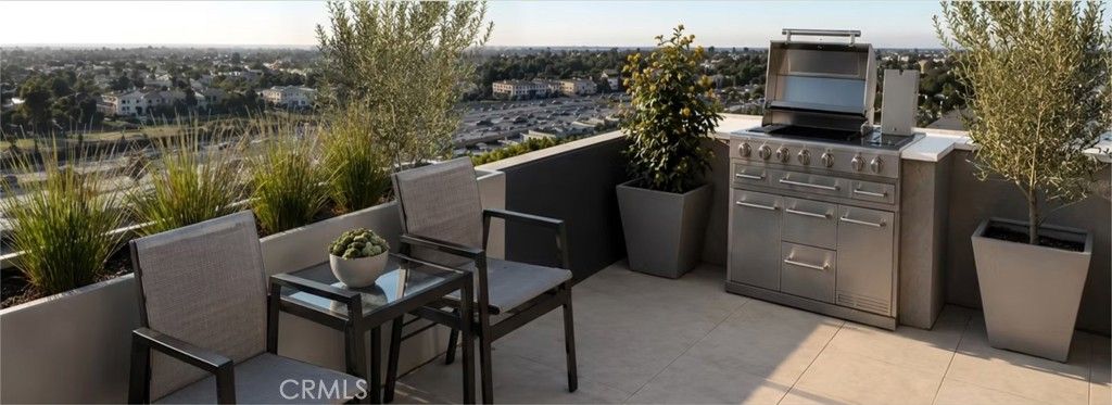 2418 10th Avenue, Los Angeles, CA 90018 — photo 2