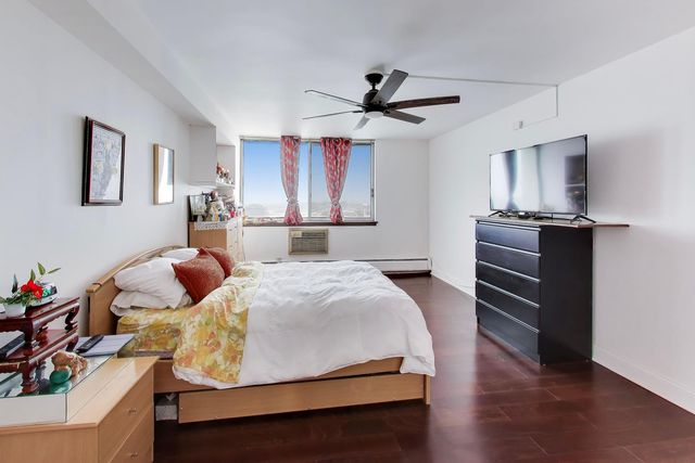 40 N Tower Road 16N, Oak Brook, IL 60523