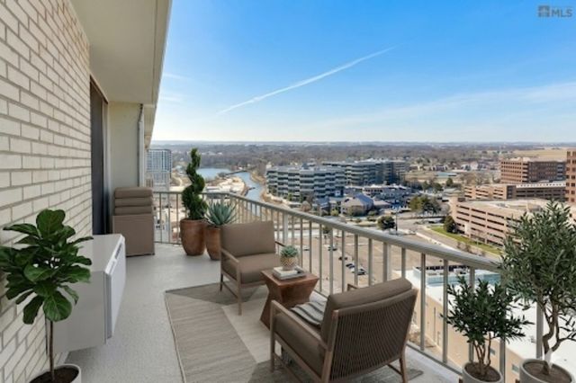 40 N Tower Road 16N, Oak Brook, IL 60523