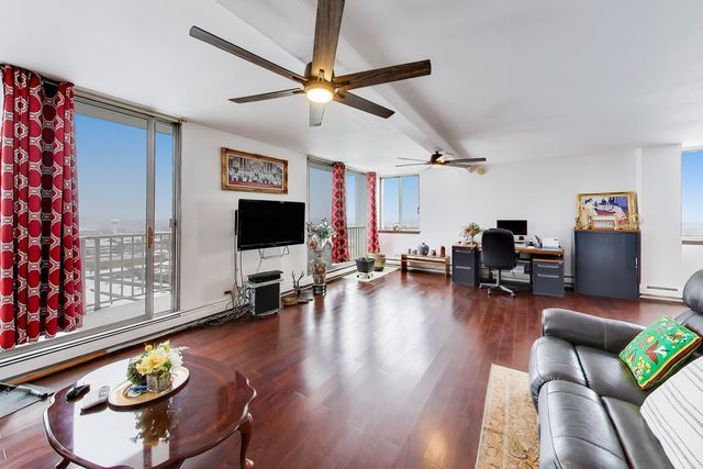 40 N Tower Road 16N, Oak Brook, IL 60523