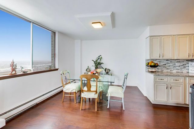 40 N Tower Road 16N, Oak Brook, IL 60523