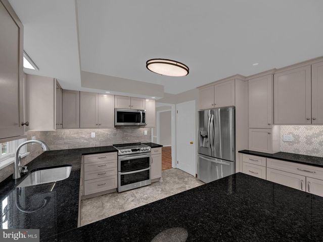 12 TWINING LN, Ewing Twp, NJ 08628